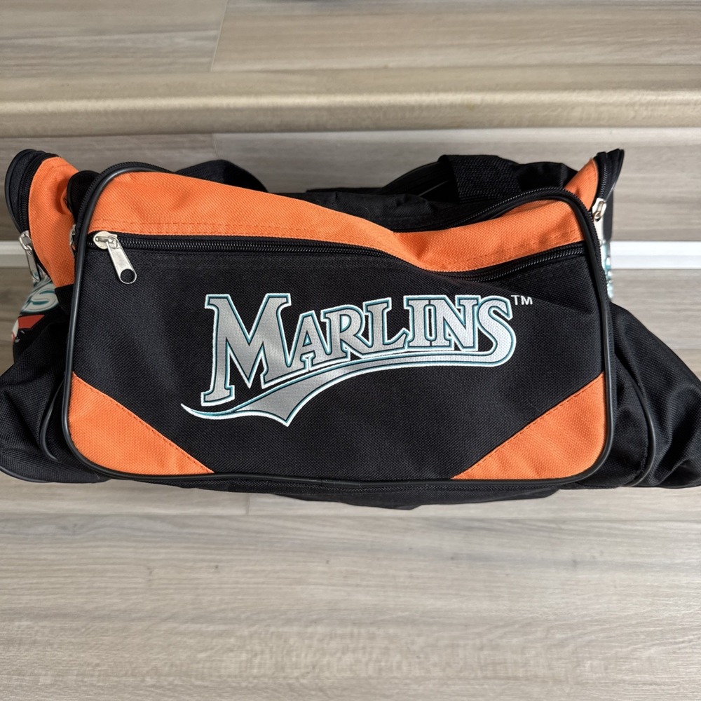 FLORIDA MARLINS 2003 WORLD SERIES CHAMPIONS Team Issued Duffle Bag